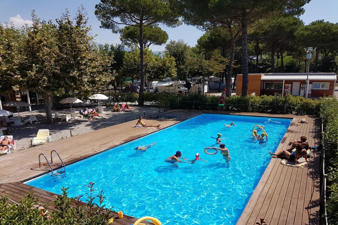 Camping Taimi Hotel Marina di Massa Exterior foto